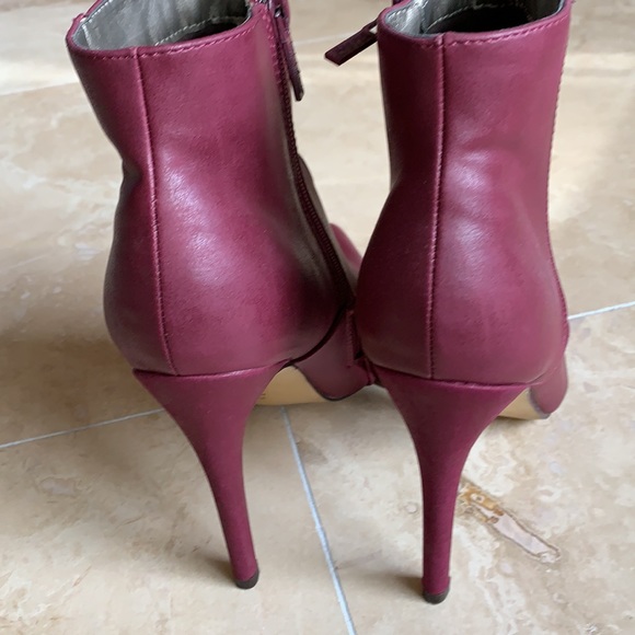 Michael Antonio faux leather Burgundy Booties - Picture 3 of 6